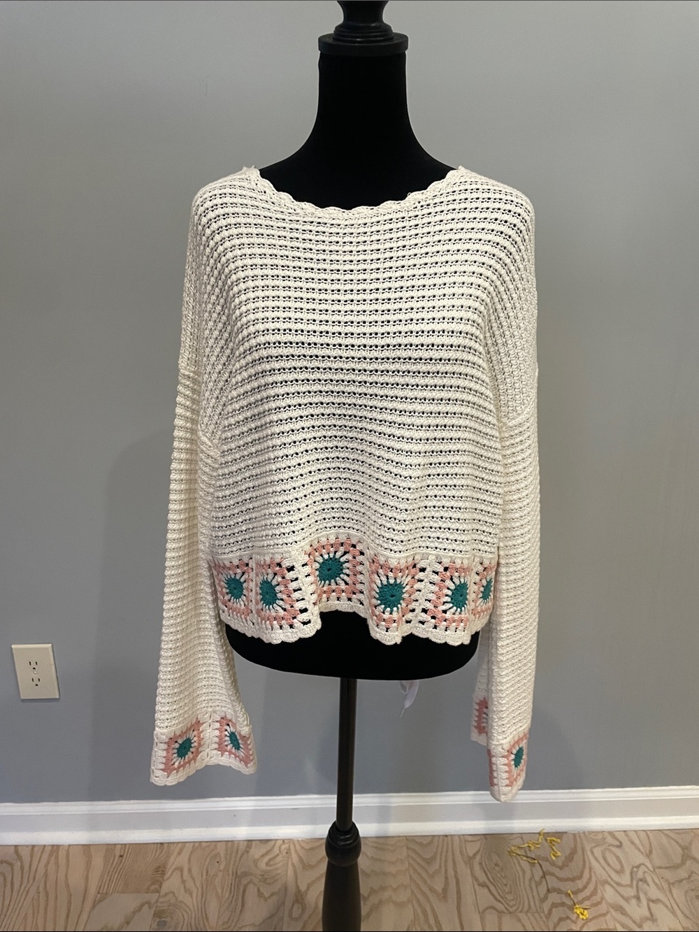 Crochet-Trim White Women's Sweater like new medium